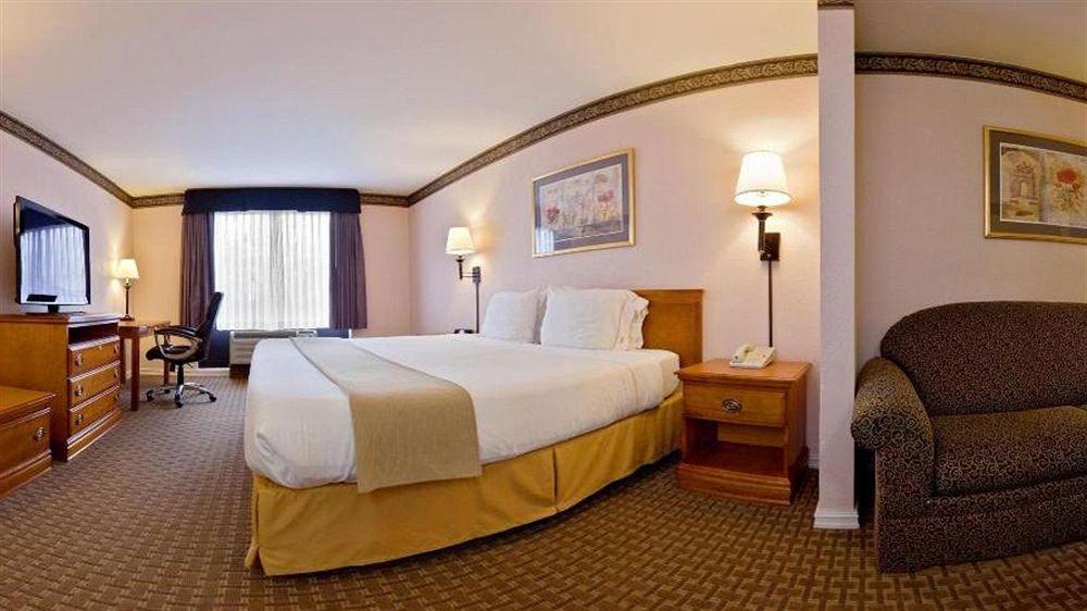 Holiday Inn Express North Тилер Екстериор снимка