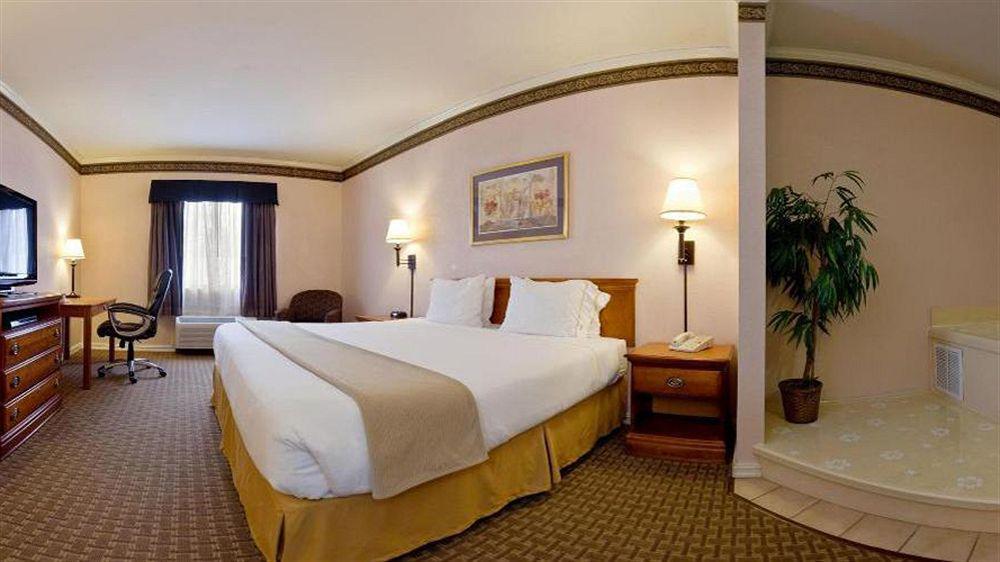 Holiday Inn Express North Тилер Екстериор снимка