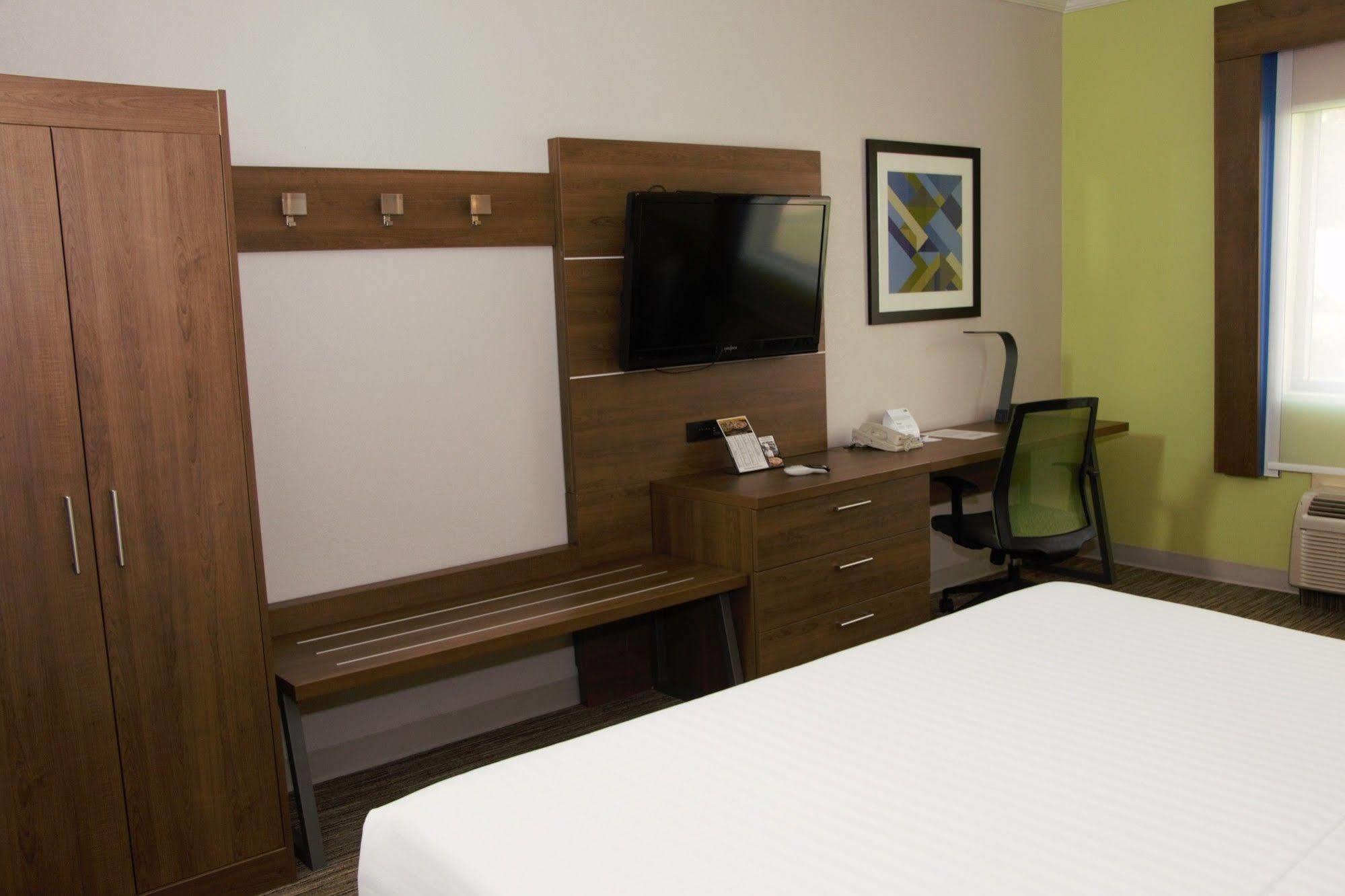 Holiday Inn Express North Тилер Екстериор снимка