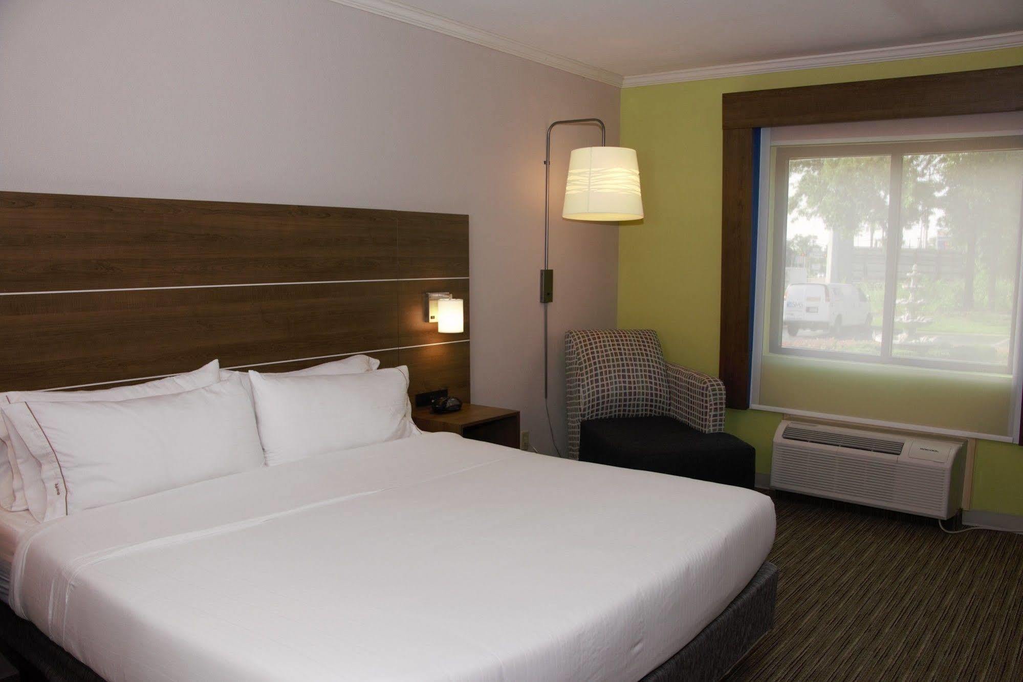 Holiday Inn Express North Тилер Екстериор снимка
